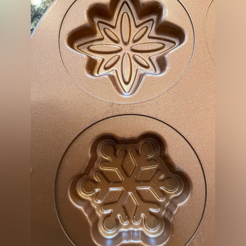 Wilton Premium Copper Snowflake Mold Cookie Baking Tray - Picture 4 of 4